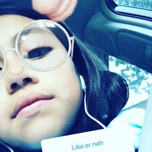 Meet your Posher, Alexandra